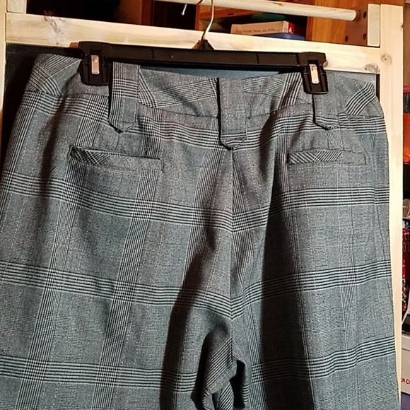 Larry Levine 14 Dress Walking Shorts - Picture 5 of 6